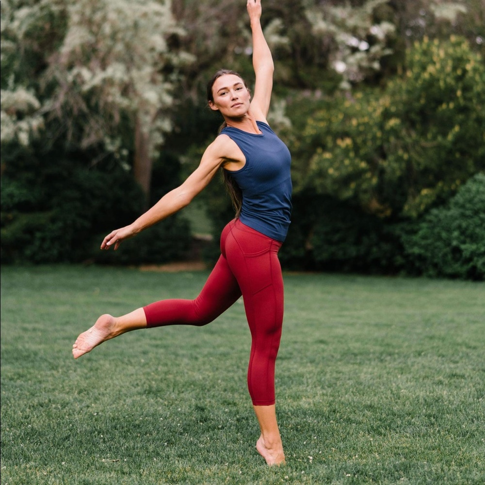 Red Pocket Brilliant Hi-Rise Capri 20"Size 6-8
